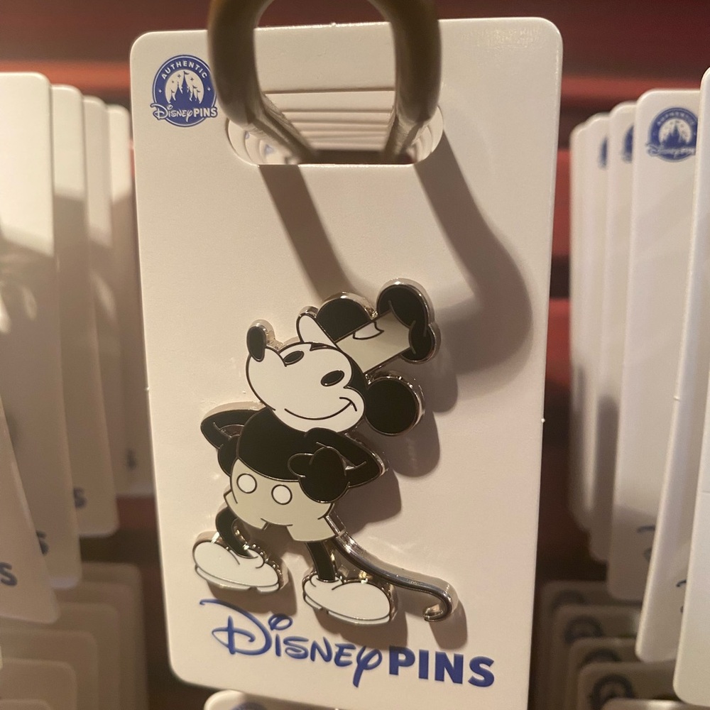2024 Disney Parks Steamboat Willie Mickey Mouse Sculpted Metallic Pin New BNWT